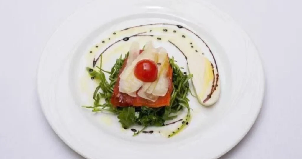 Fresh Italian starter served with mozzarella, cherry tomato and rocket leaves